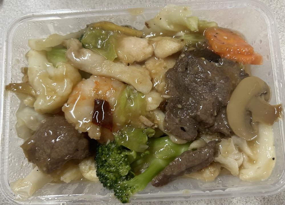 A Fu Wah combination dish in a takeaway container
